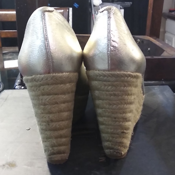 Shoes - Picture 4 of 4